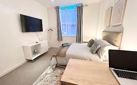 Luxury Studio With Super Fast Wifi Gated Development